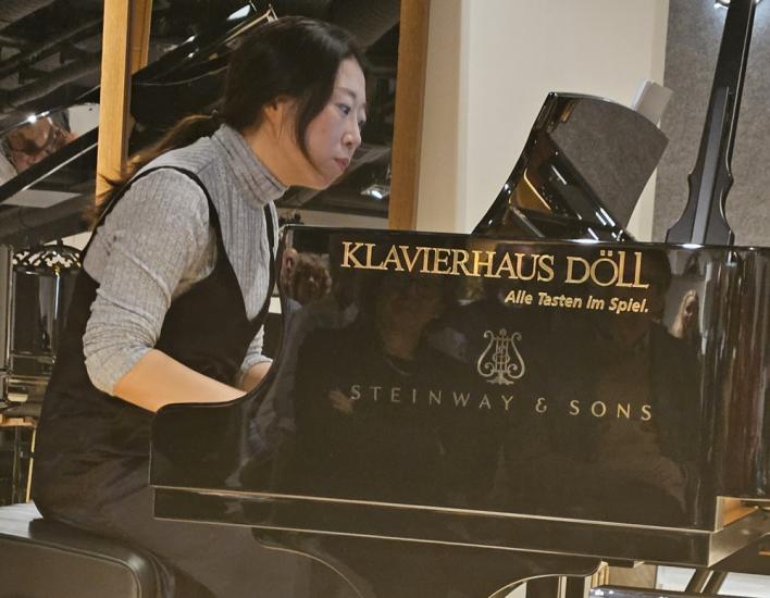 Pianistin Suwon Kim 