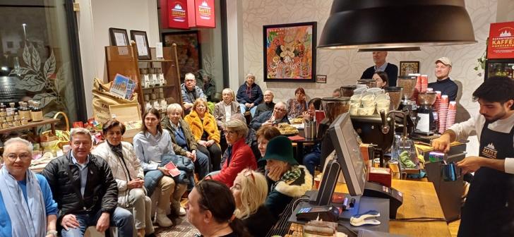 Volles Haus in der Hannoverschen Kaffeemanufaktur – Foto: Katharina Kümpel