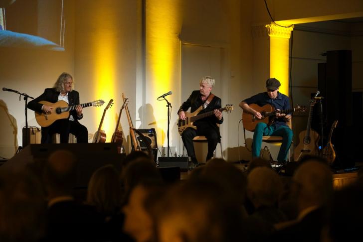 Musikalische Begleitung: "Acoustic Guitar Night"